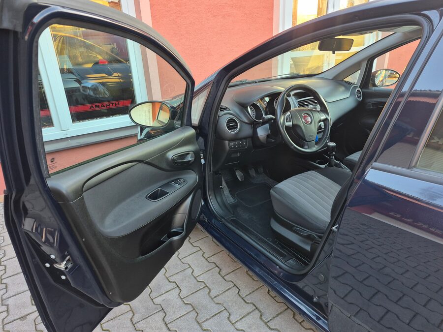 Fiat Punto 1.4 Basis 57 kW – fotografie 12 z 22