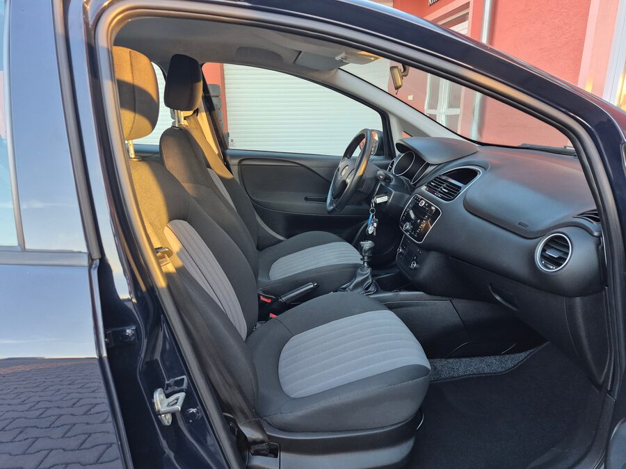 Fiat Punto 1.4 Basis 57 kW – fotografie 13 z 22