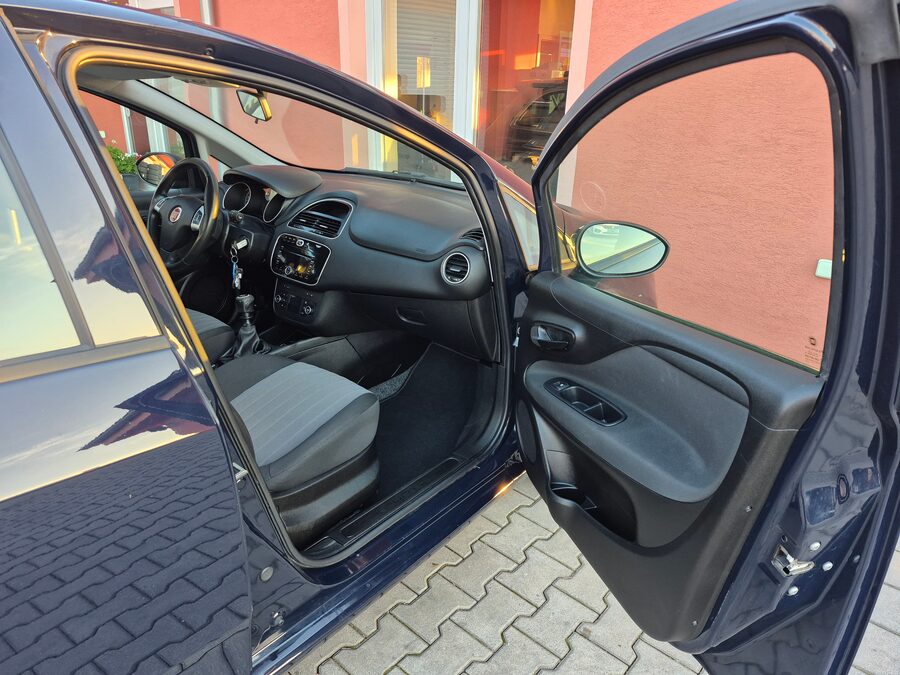Fiat Punto 1.4 Basis 57 kW – fotografie 14 z 22
