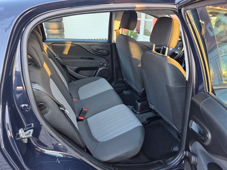 Fiat Punto 1.4 Basis 57 kW – fotografie 15 z 22