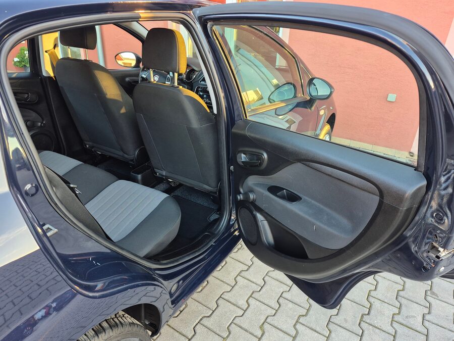 Fiat Punto 1.4 Basis 57 kW – fotografie 16 z 22