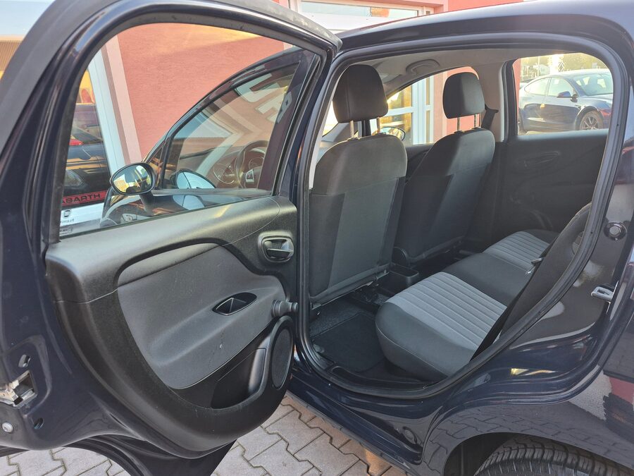 Fiat Punto 1.4 Basis 57 kW – fotografie 18 z 22