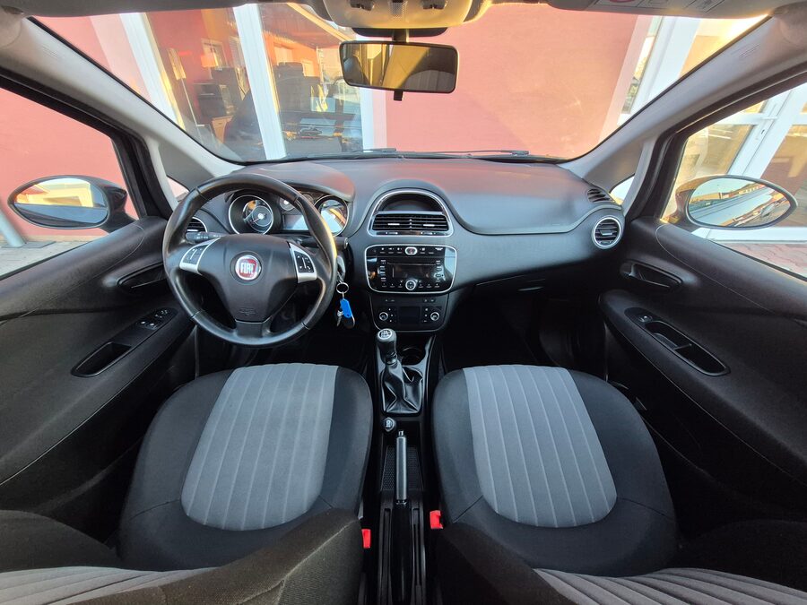 Fiat Punto 1.4 Basis 57 kW – fotografie 19 z 22