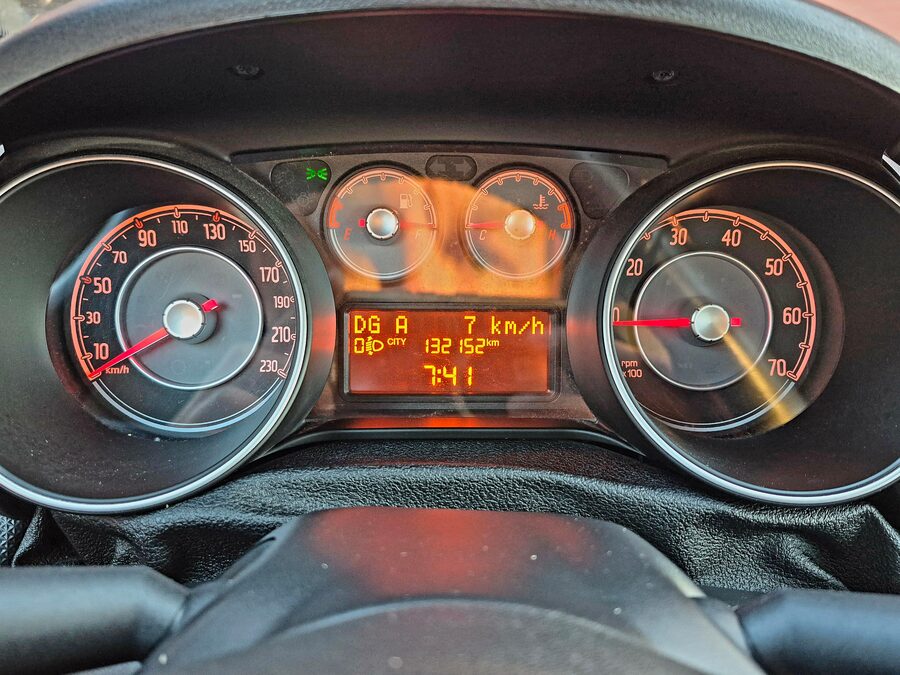 Fiat Punto 1.4 Basis 57 kW – fotografie 20 z 22