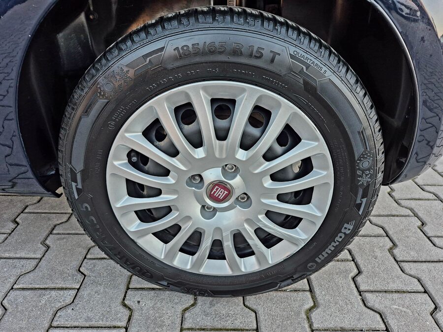 Fiat Punto 1.4 Basis 57 kW – fotografie 21 z 22