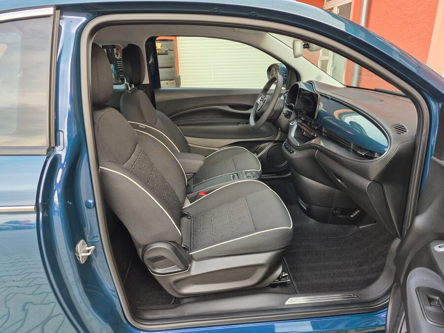 Fiat 500E 87 kW / 42 kWh Drive – fotografie 15 z 24