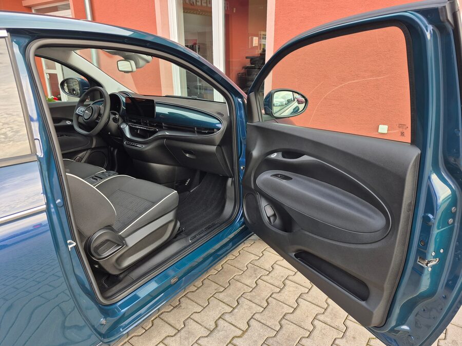 Fiat 500E 87 kW / 42 kWh Drive – fotografie 16 z 24