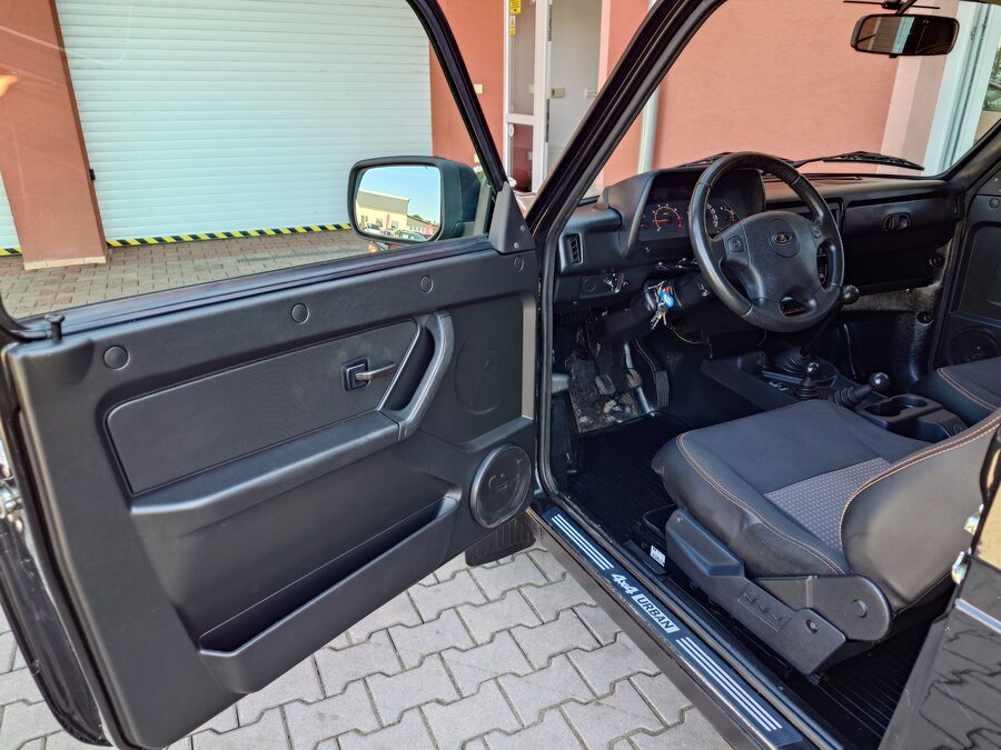 Lada Niva Urban 4x4 1.7 61kw – fotografie 13 z 24