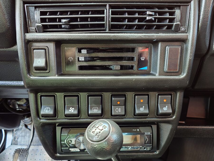 Lada Niva Urban 4x4 1.7 61kw – fotografie 20 z 24