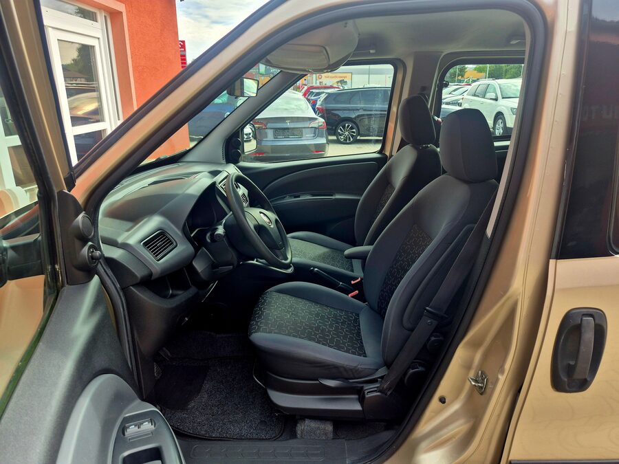 Fiat Dobló 1.4 Dynamic 70 kW – fotografie 11 z 20