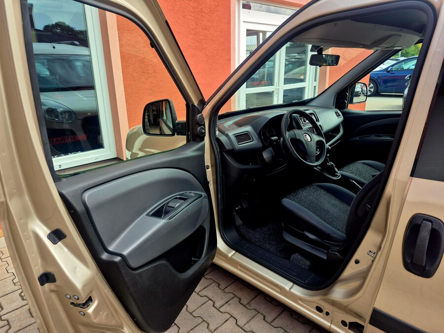 Fiat Dobló 1.4 Dynamic 70 kW – fotografie 12 z 20