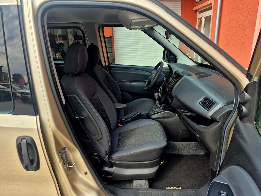 Fiat Dobló 1.4 Dynamic 70 kW – fotografie 13 z 20