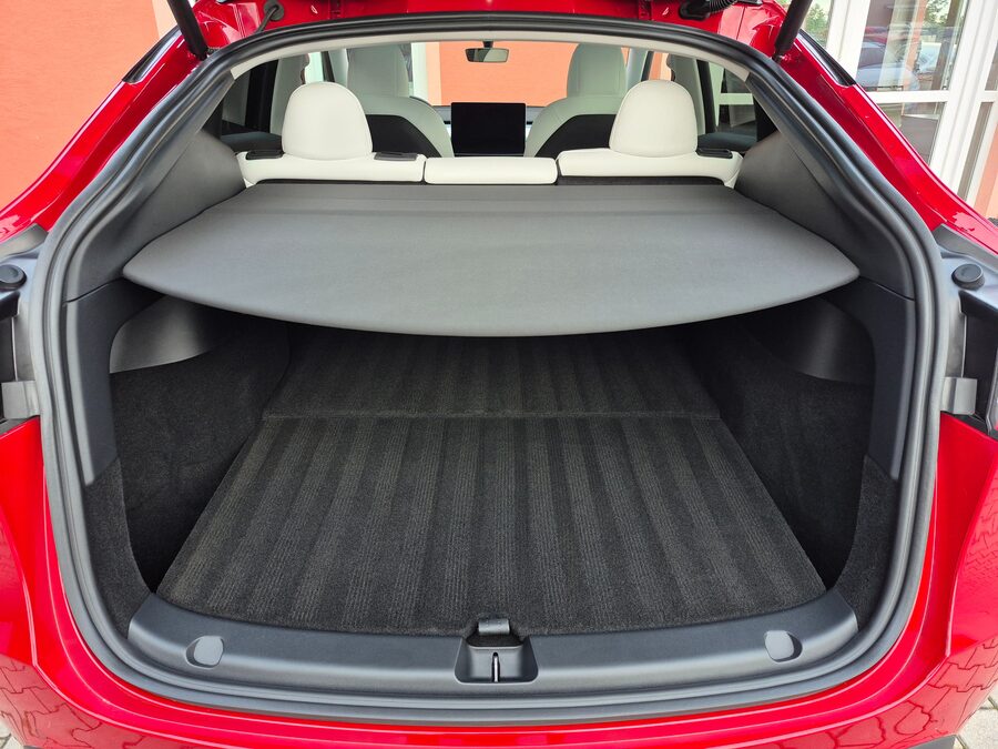Tesla Model Y Long Range Dual Motor 378 kW – fotografie 11 z 27