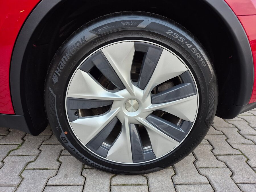 Tesla Model Y Long Range Dual Motor 378 kW – fotografie 22 z 27