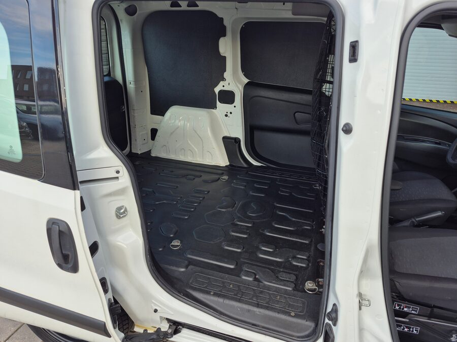 Opel Combo 1.6 CDTI Kasten L1H1 – fotografie 17 z 21