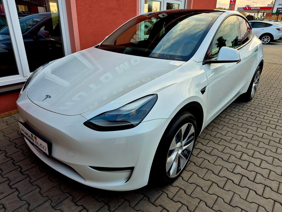 Tesla Model Y Long Range Dual Motor, Berlín, tažné zařízení, 2023
