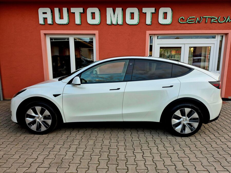 Tesla Model Y Long Range Dual Motor, Berlín, tažné zařízení – fotografie 2 z 28