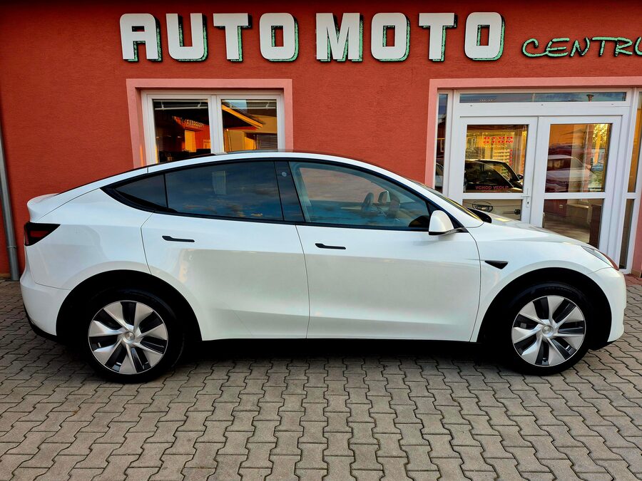 Tesla Model Y Long Range Dual Motor, Berlín, tažné zařízení – fotografie 5 z 28