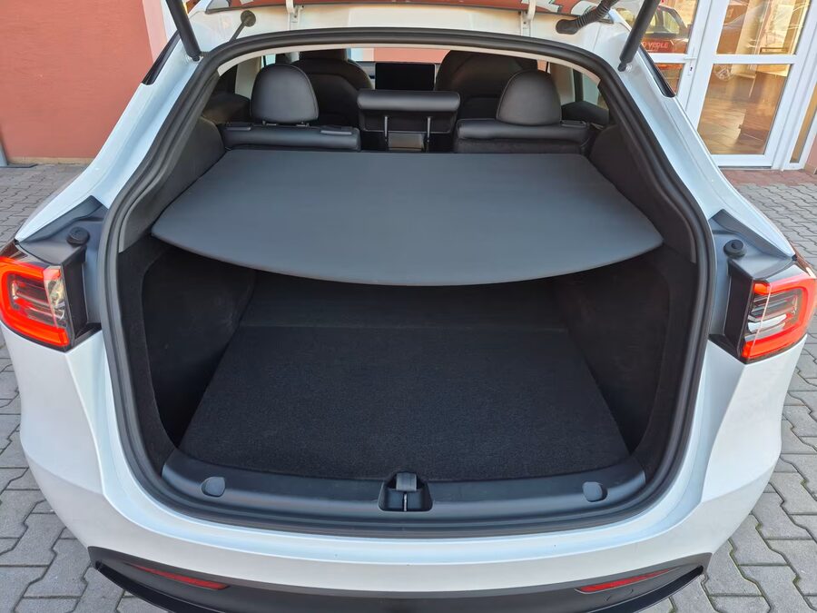 Tesla Model Y Long Range Dual Motor, Berlín, tažné zařízení – fotografie 16 z 28