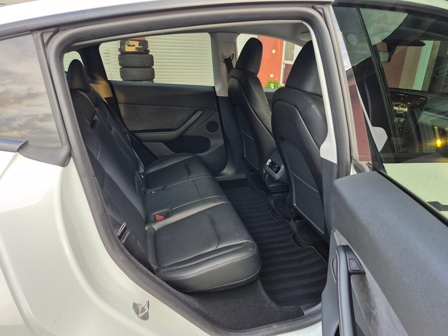 Tesla Model Y Long Range Dual Motor, Berlín, tažné zařízení – fotografie 17 z 28