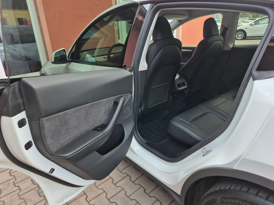 Tesla Model Y Long Range Dual Motor, Berlín, tažné zařízení – fotografie 20 z 28