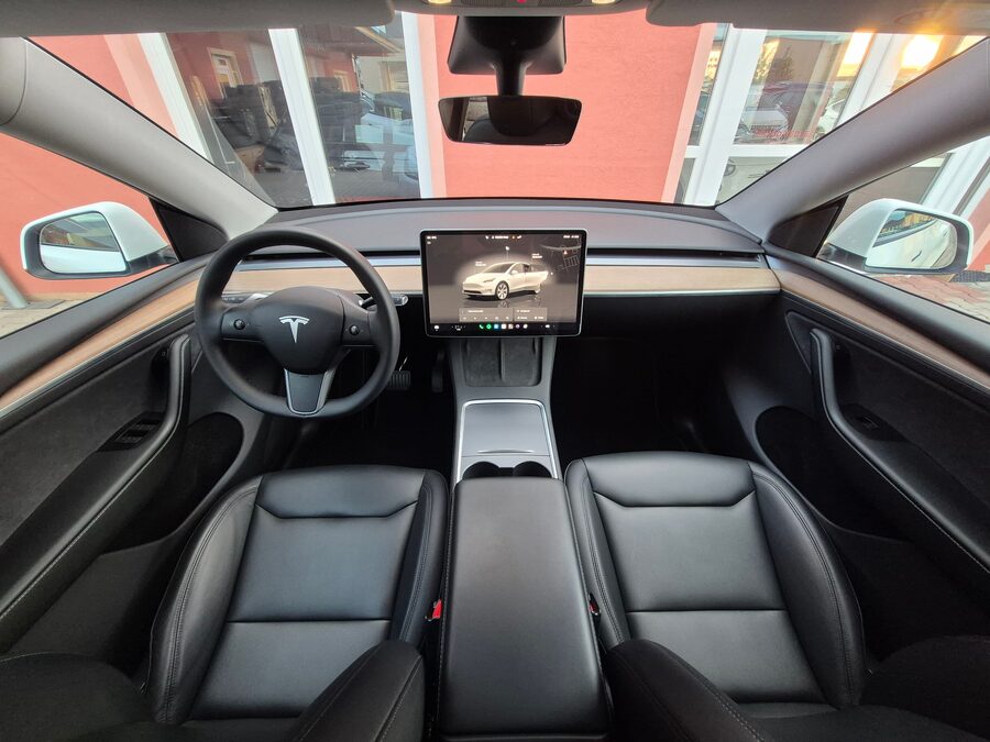 Tesla Model Y Long Range Dual Motor, Berlín, tažné zařízení – fotografie 21 z 28