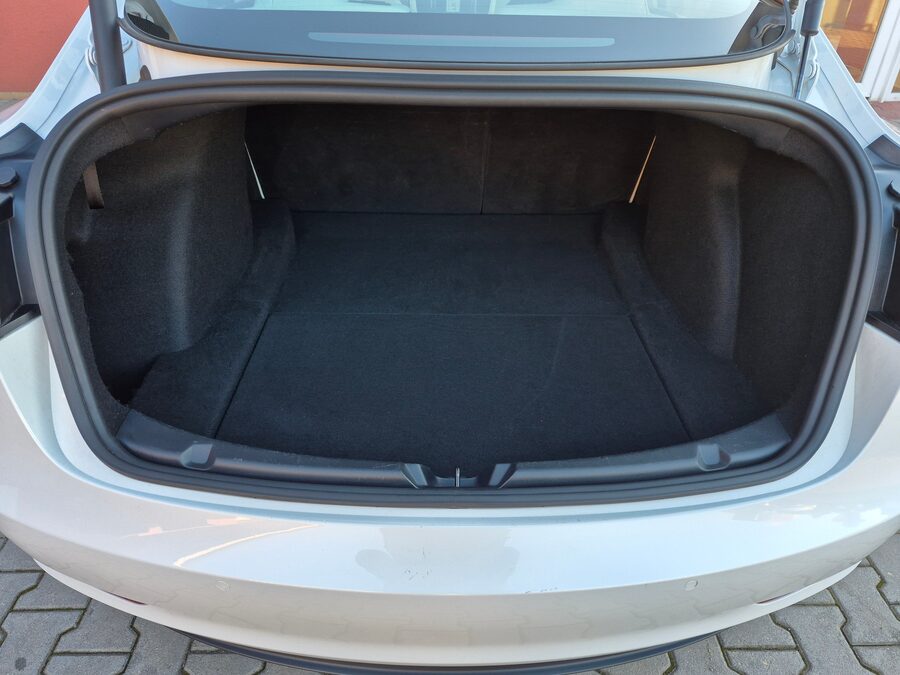 Tesla Model 3 Performance Dual Motor 377 kW – fotografie 9 z 26