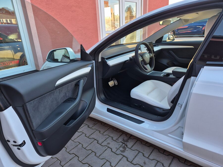 Tesla Model 3 Performance Dual Motor 377 kW – fotografie 11 z 26