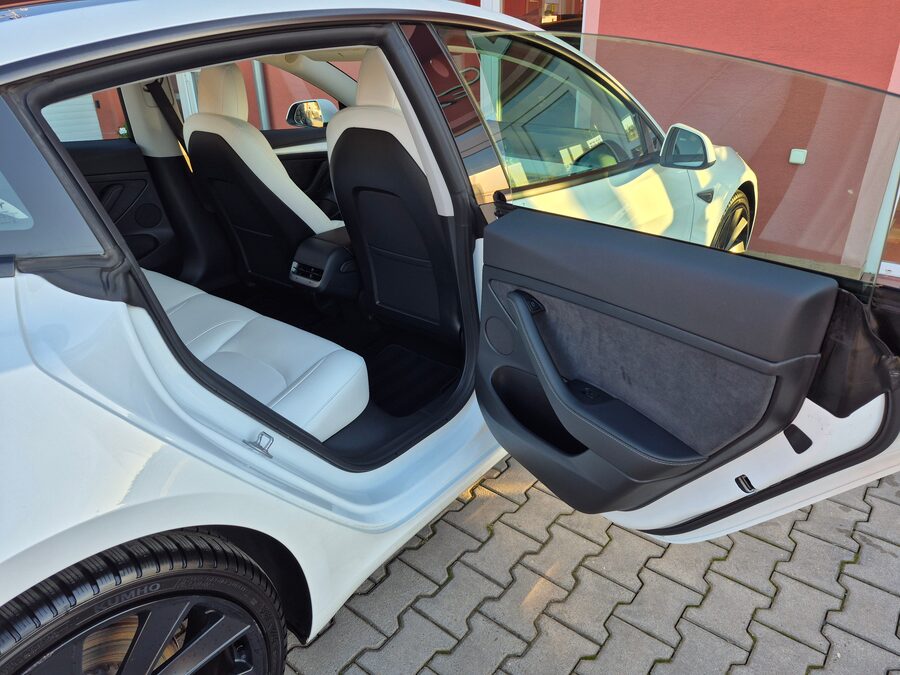 Tesla Model 3 Performance Dual Motor 377 kW – fotografie 16 z 26
