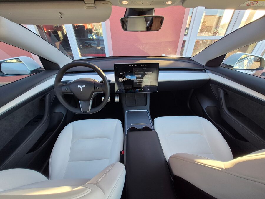 Tesla Model 3 Performance Dual Motor 377 kW – fotografie 18 z 26