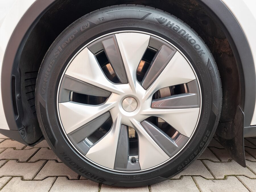 Tesla Model Y Long Range Dual Motor, – fotografie 9 z 25