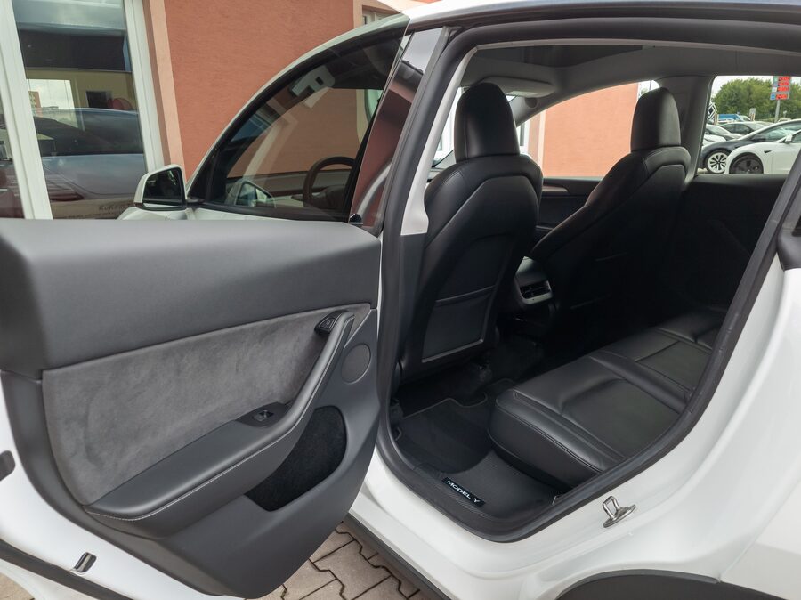 Tesla Model Y Long Range Dual Motor, – fotografie 13 z 25