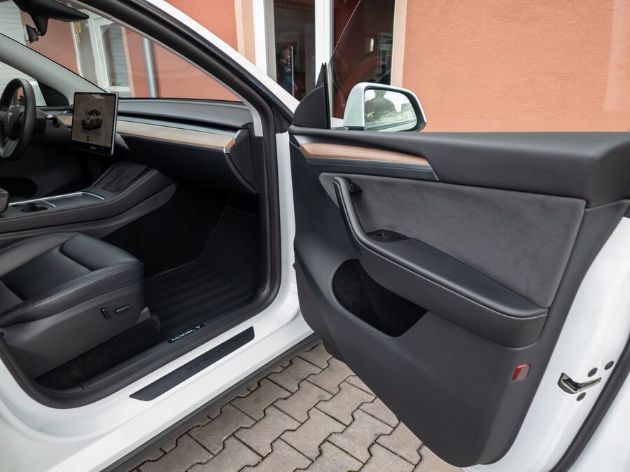 Tesla Model Y Long Range Dual Motor, – fotografie 17 z 25