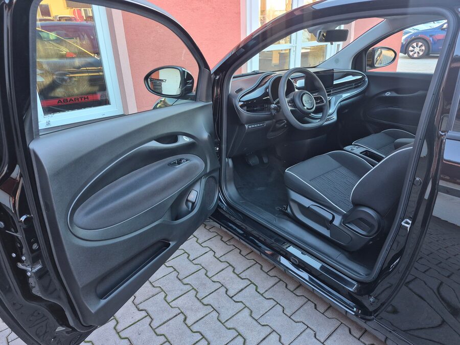 Fiat 500E Icon 87 kW 42 kWh – fotografie 13 z 24