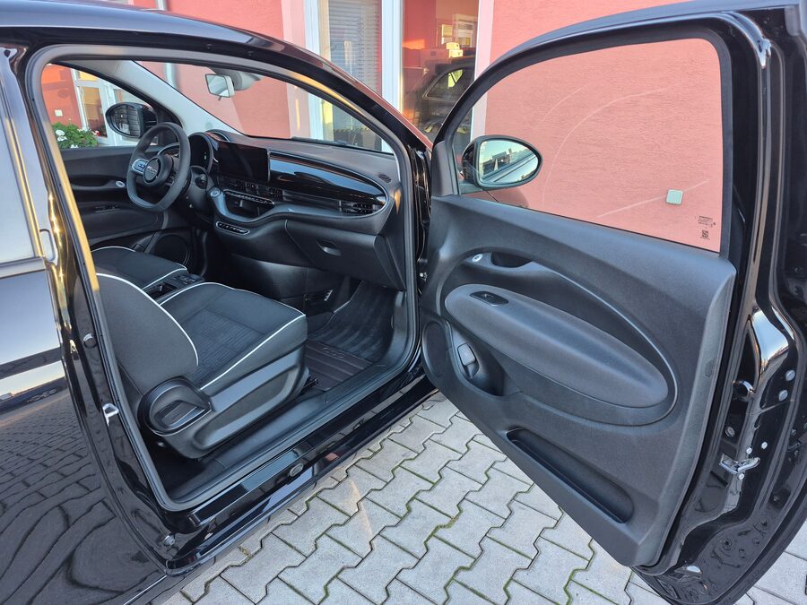 Fiat 500E Icon 87 kW 42 kWh – fotografie 15 z 24
