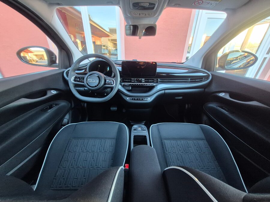 Fiat 500E Icon 87 kW 42 kWh – fotografie 18 z 24