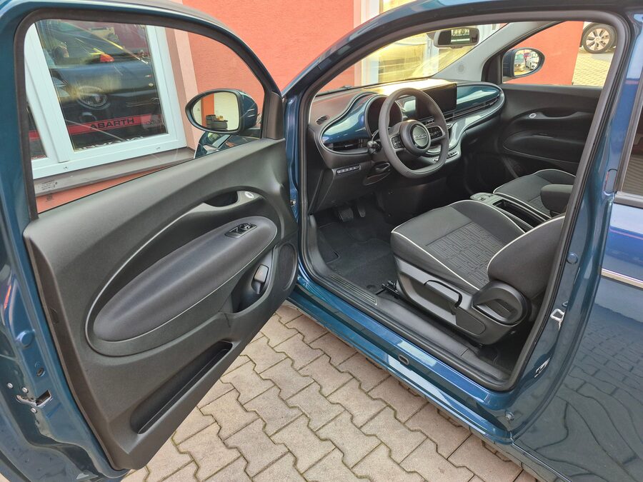 Fiat 500E 87 kW 42 kWh Drive – fotografie 12 z 23