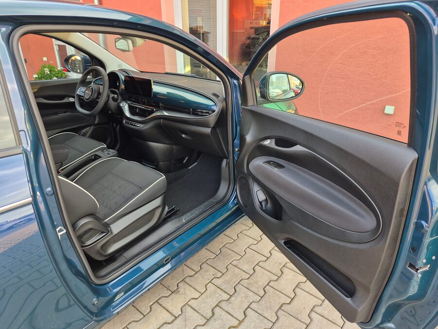 Fiat 500E 87 kW 42 kWh Drive – fotografie 14 z 23