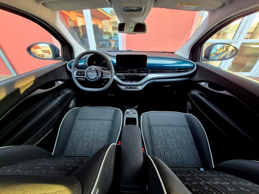 Fiat 500E 87 kW 42 kWh Drive – fotografie 17 z 23