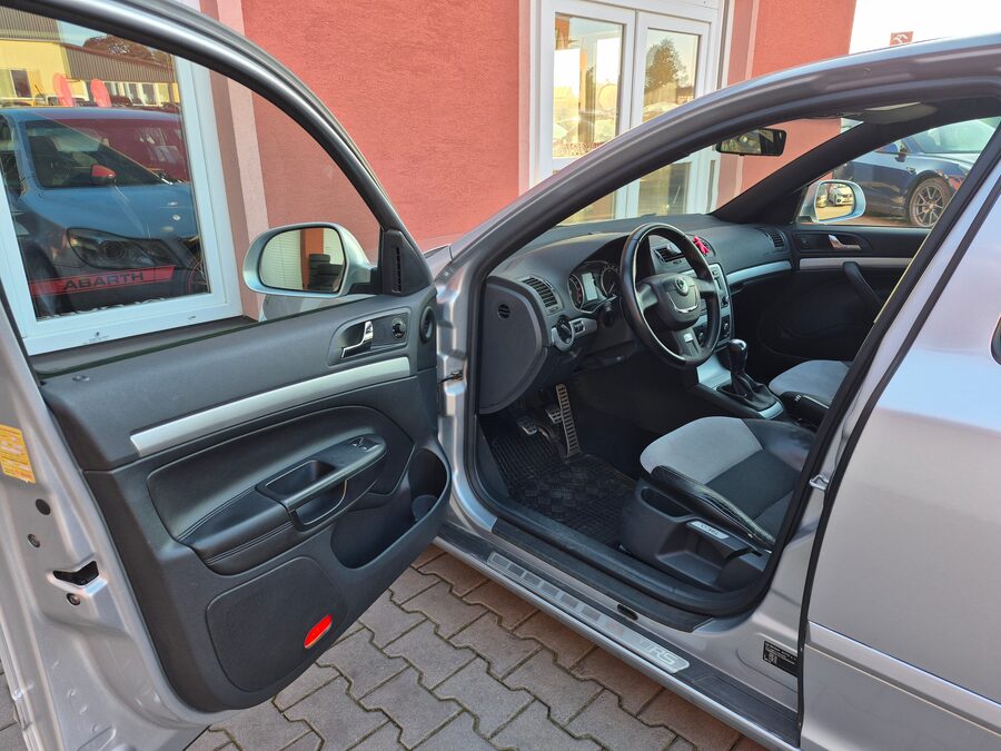 Škoda Octavia 2.0 TDi 125 kW RS – fotografie 12 z 24