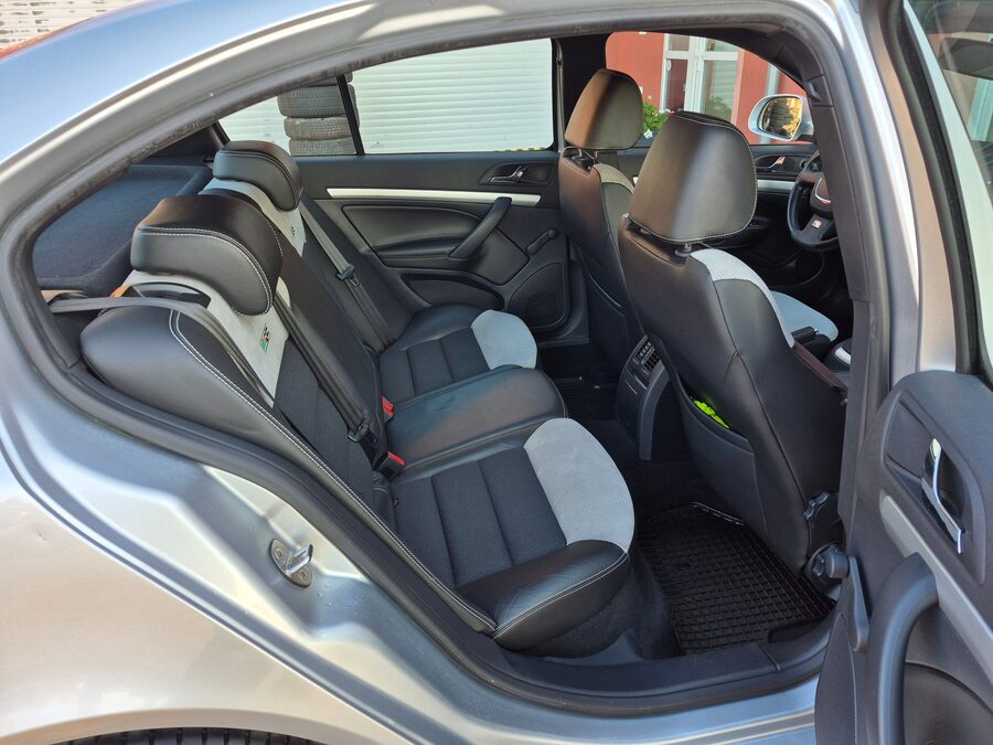 Škoda Octavia 2.0 TDi 125 kW RS – fotografie 15 z 24