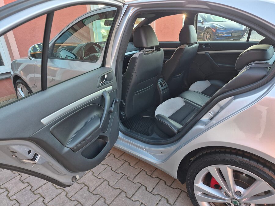 Škoda Octavia 2.0 TDi 125 kW RS – fotografie 18 z 24
