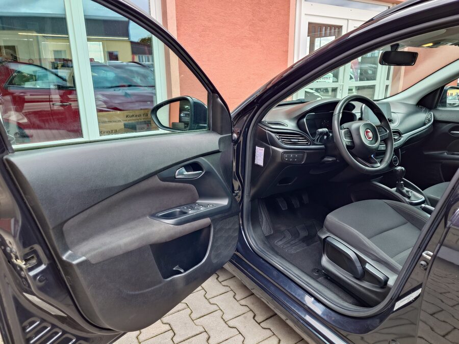 Fiat Tipo 1.6 JTDM Lounge 88 kW – fotografie 12 z 26