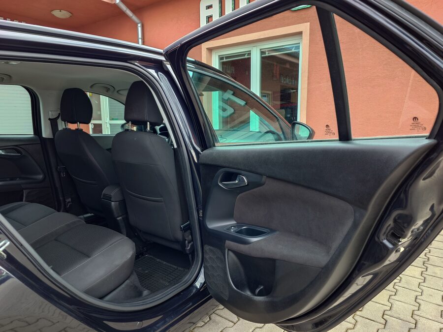 Fiat Tipo 1.6 JTDM Lounge 88 kW – fotografie 18 z 26