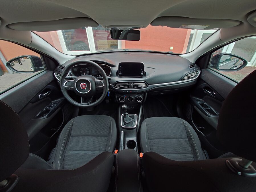 Fiat Tipo 1.6 JTDM Lounge 88 kW – fotografie 19 z 26