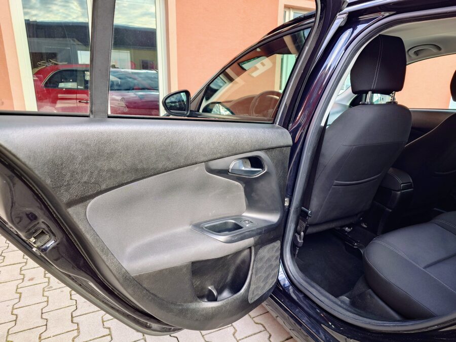 Fiat Tipo 1.4 Turbo S-Design 88 kW – fotografie 16 z 25