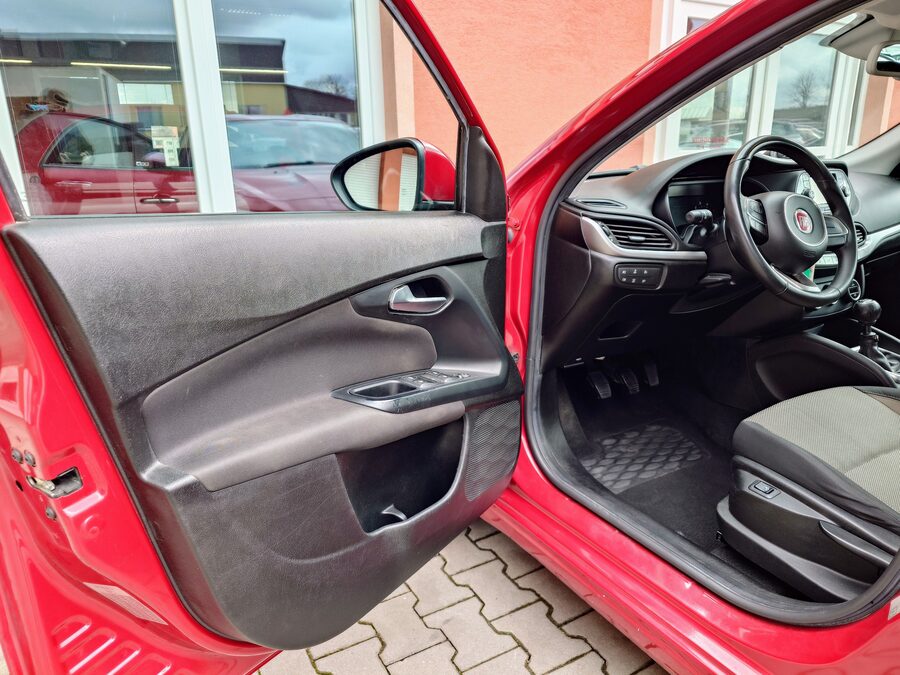 Fiat Tipo 1.6 JTDM Easy 88 kW – fotografie 12 z 28