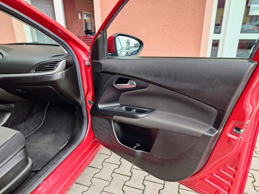Fiat Tipo 1.6 JTDM Easy 88 kW – fotografie 14 z 28