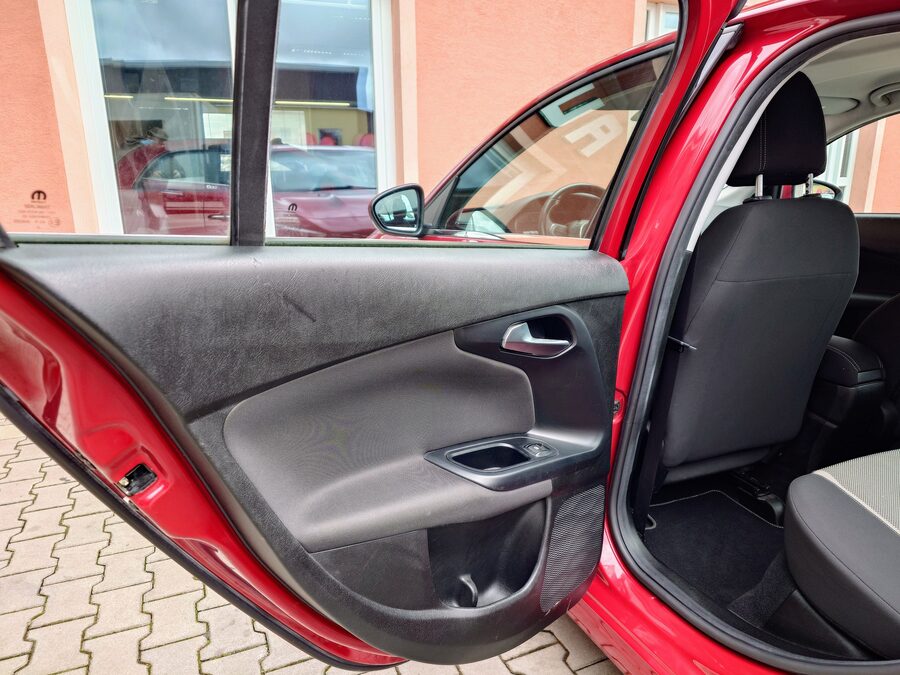 Fiat Tipo 1.6 JTDM Easy 88 kW – fotografie 16 z 28