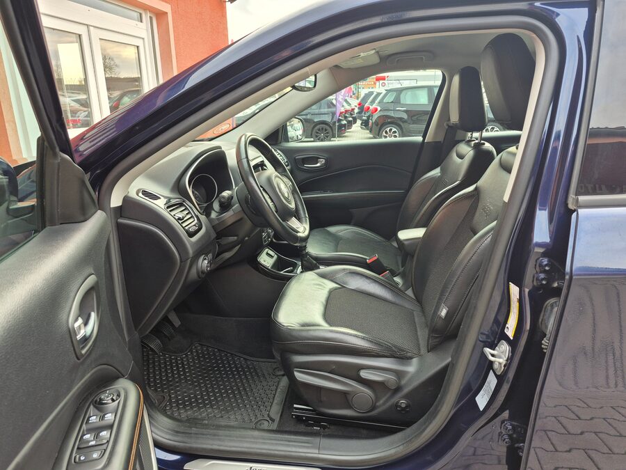 Jeep Compass 1.6 Limited 88 kW – fotografie 11 z 27